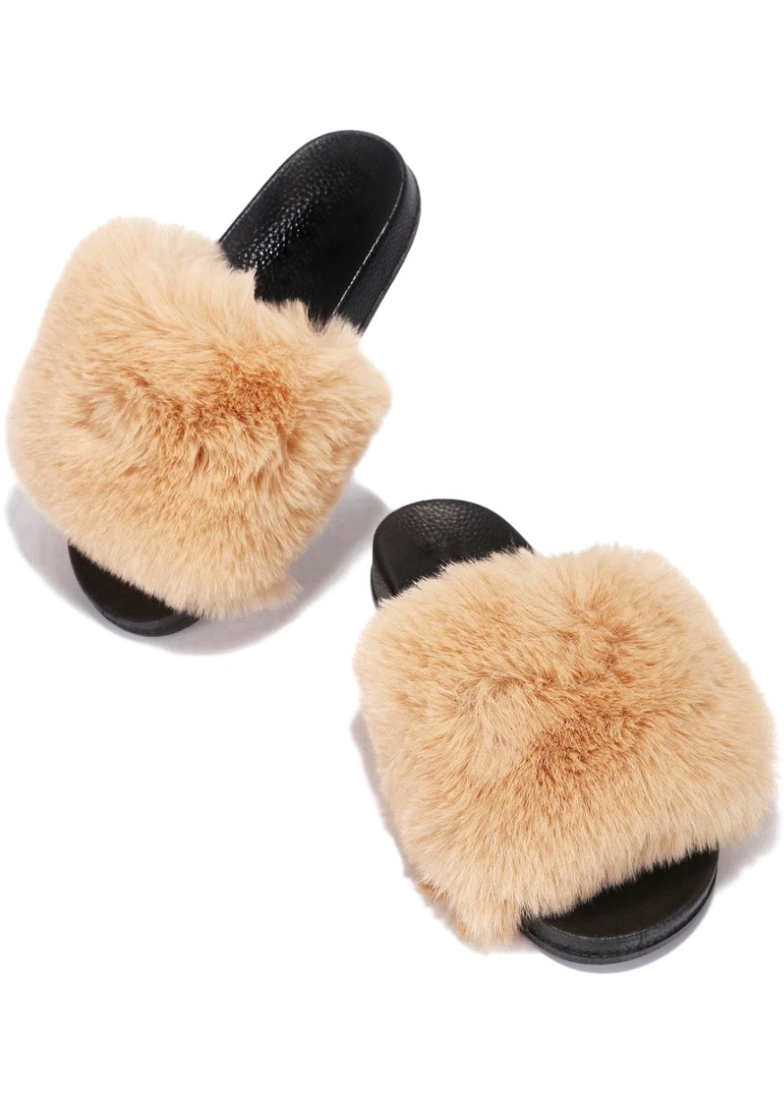Super fluffy 2025 fur slides