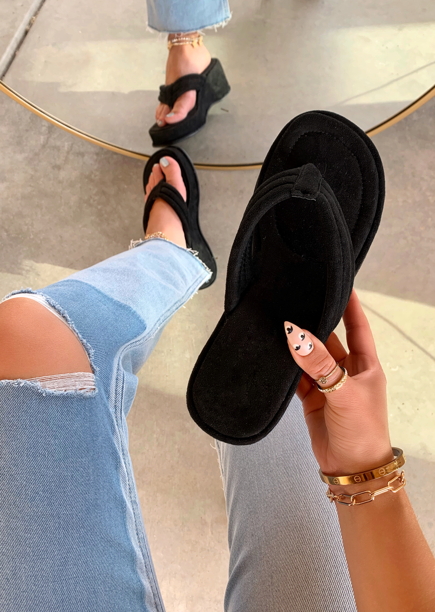 BABYGIRL PLEASE BLACK THONG SANDAL