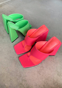 SHE'S SO RETRO PINK BLOCK HEEL