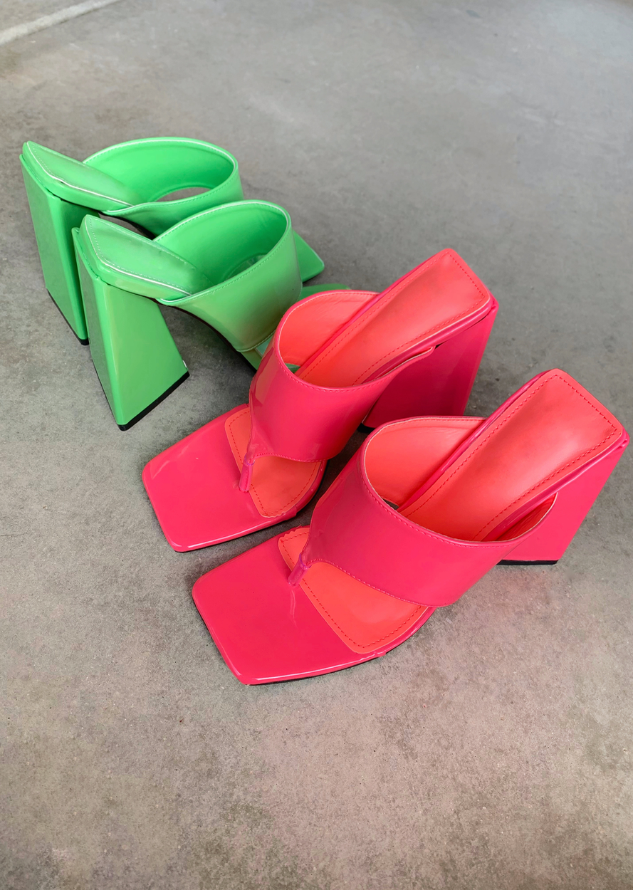 SHE'S SO RETRO PINK BLOCK HEEL