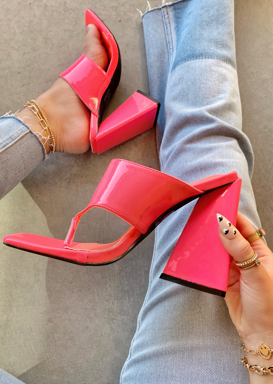 SHE'S SO RETRO PINK BLOCK HEEL