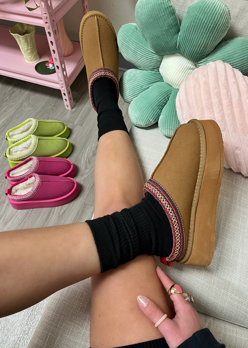 CUTENESS ALERT CHESTNUT PLATFORM SLIPPER