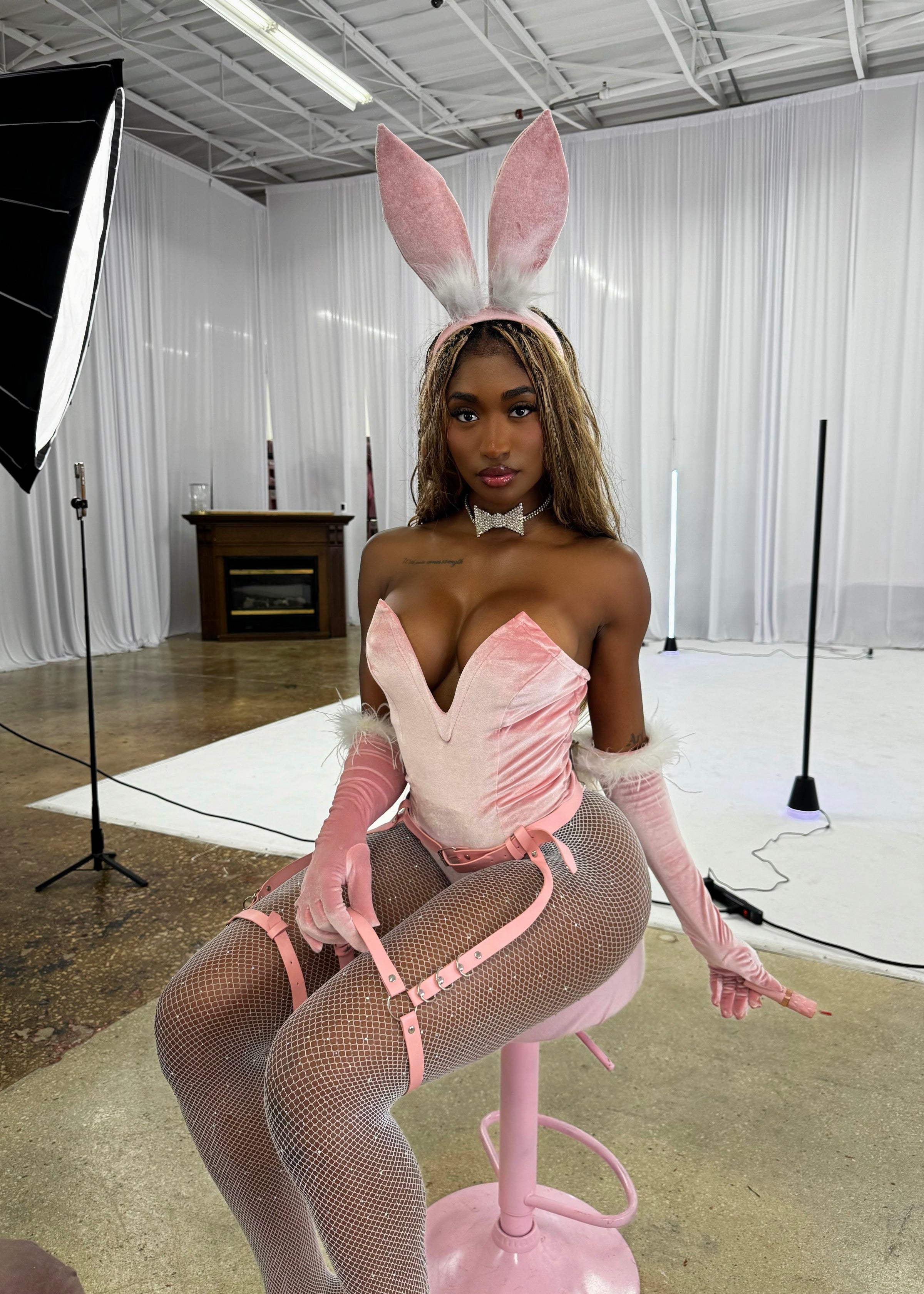 A HONEY BUNNY PINK SEXY HALLOWEEN COSTUME
