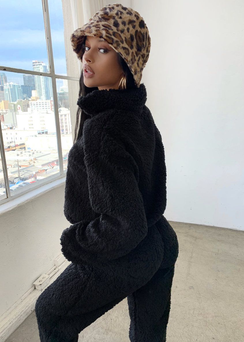 WANDERLUST SNUGGLE BLACK JOGGER SET