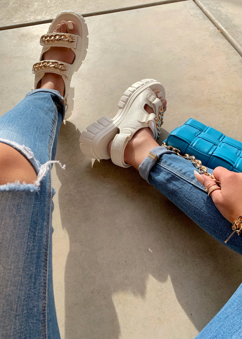 A TRUE OBSESSION WHITE CHUNKY SANDAL