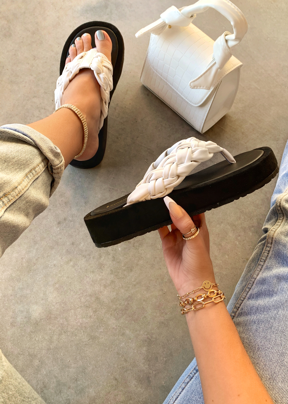 LOOK TWICE WHITE THONG SANDAL
