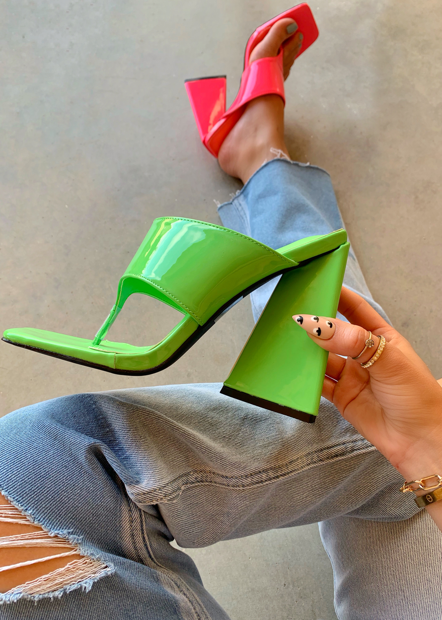 SHE'S SO RETRO GREEN BLOCK HEEL