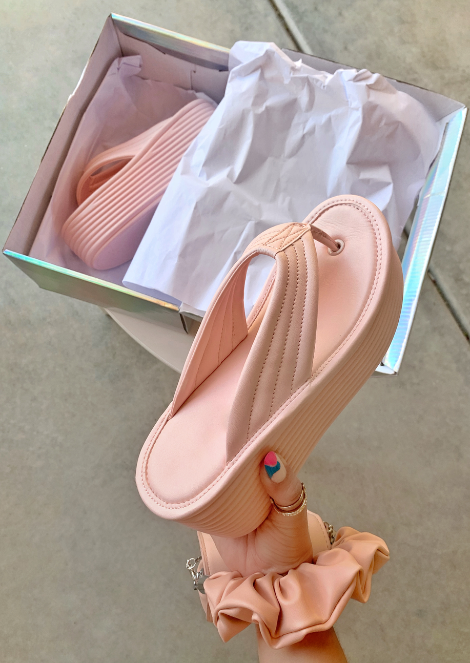 HEAT & WAVES PINK THONG SANDAL