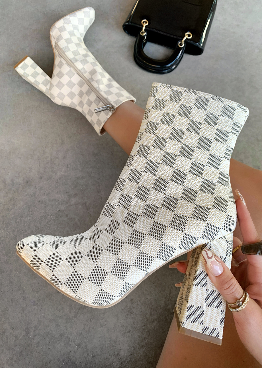 WALK IN THE CITY CREAM BOOTIES