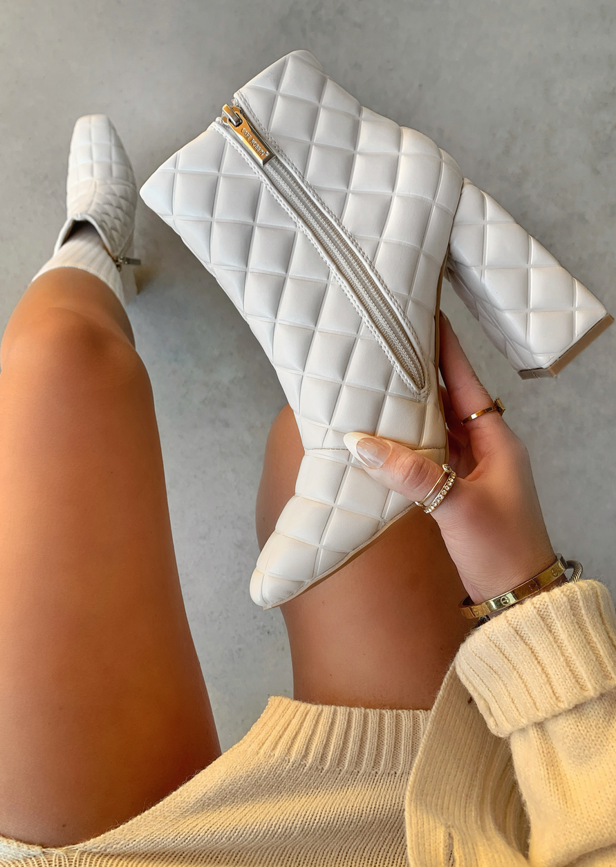 GIVING IT ALL CREAM QUILTED BOOTIES