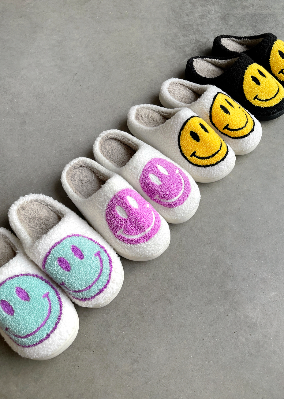 HAPPY FEELS SMILE FACE SLIPPERS