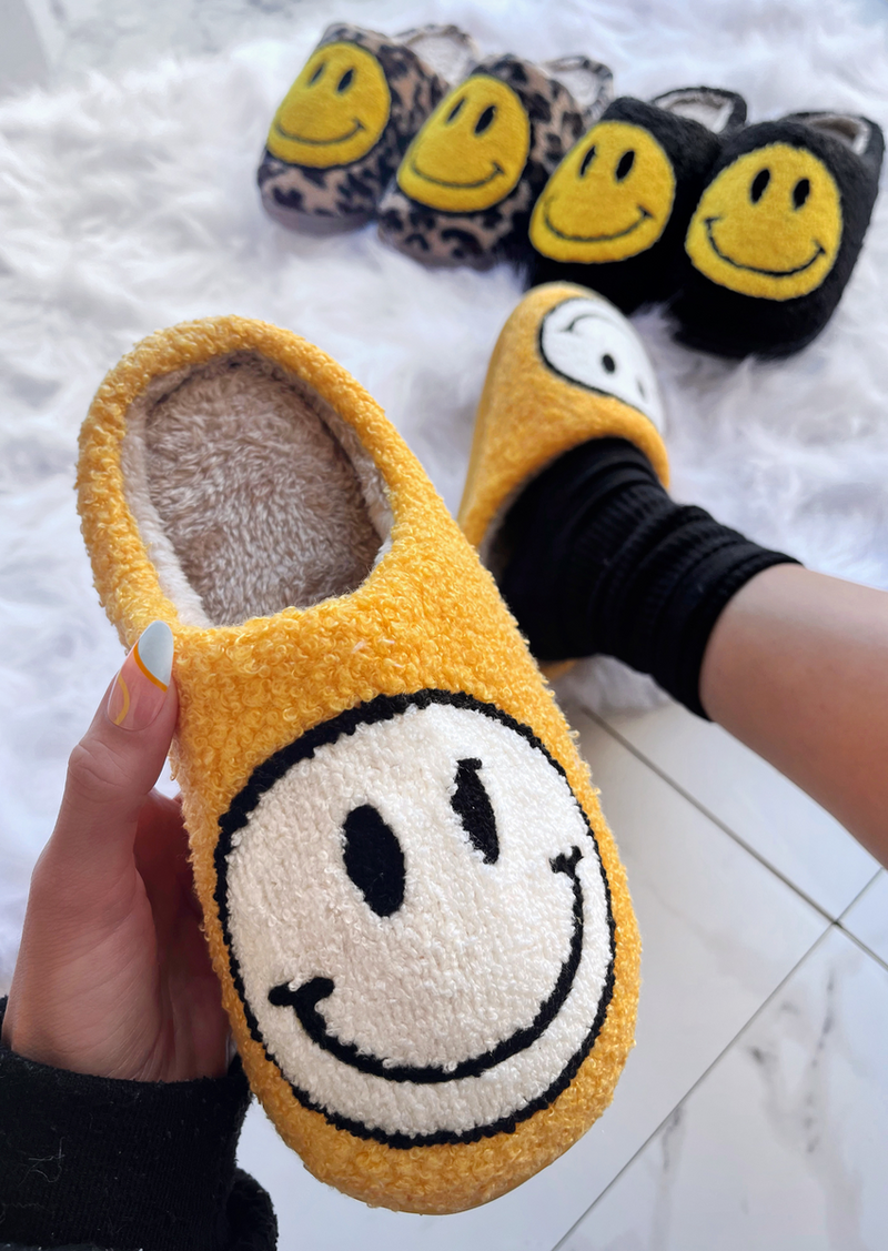 MAKE YOU SNUGGLE SMILEY SLIPPERS