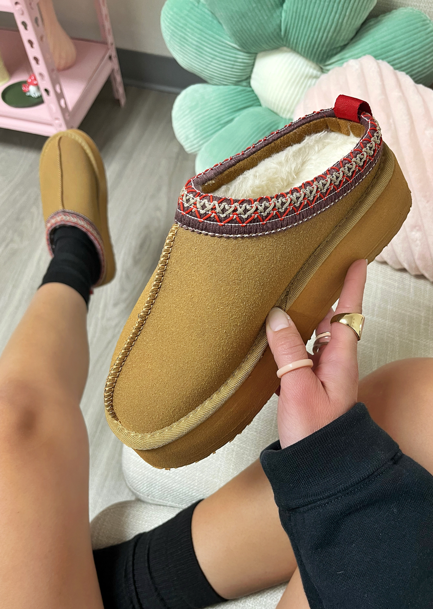 CUTENESS ALERT CHESTNUT PLATFORM SLIPPER
