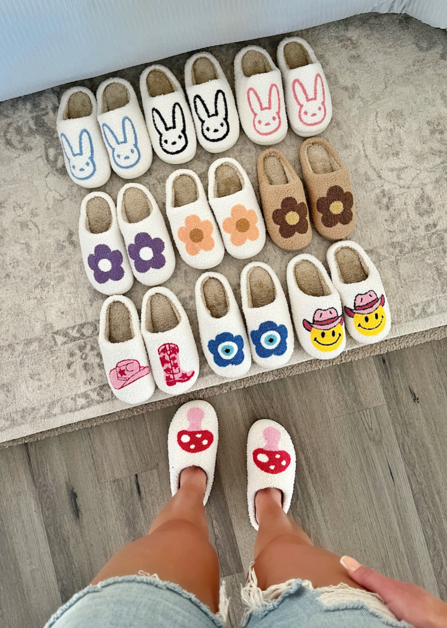 MAKE YOU SNUGGLE RODEO SLIPPERS